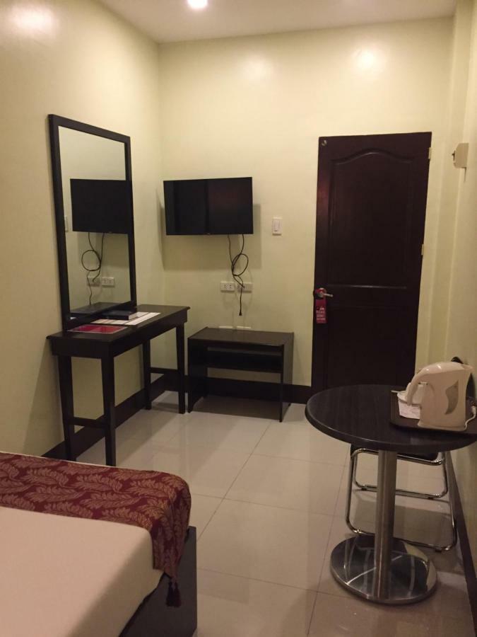 Hollywood Suites 제너럴 산토스 외부 사진