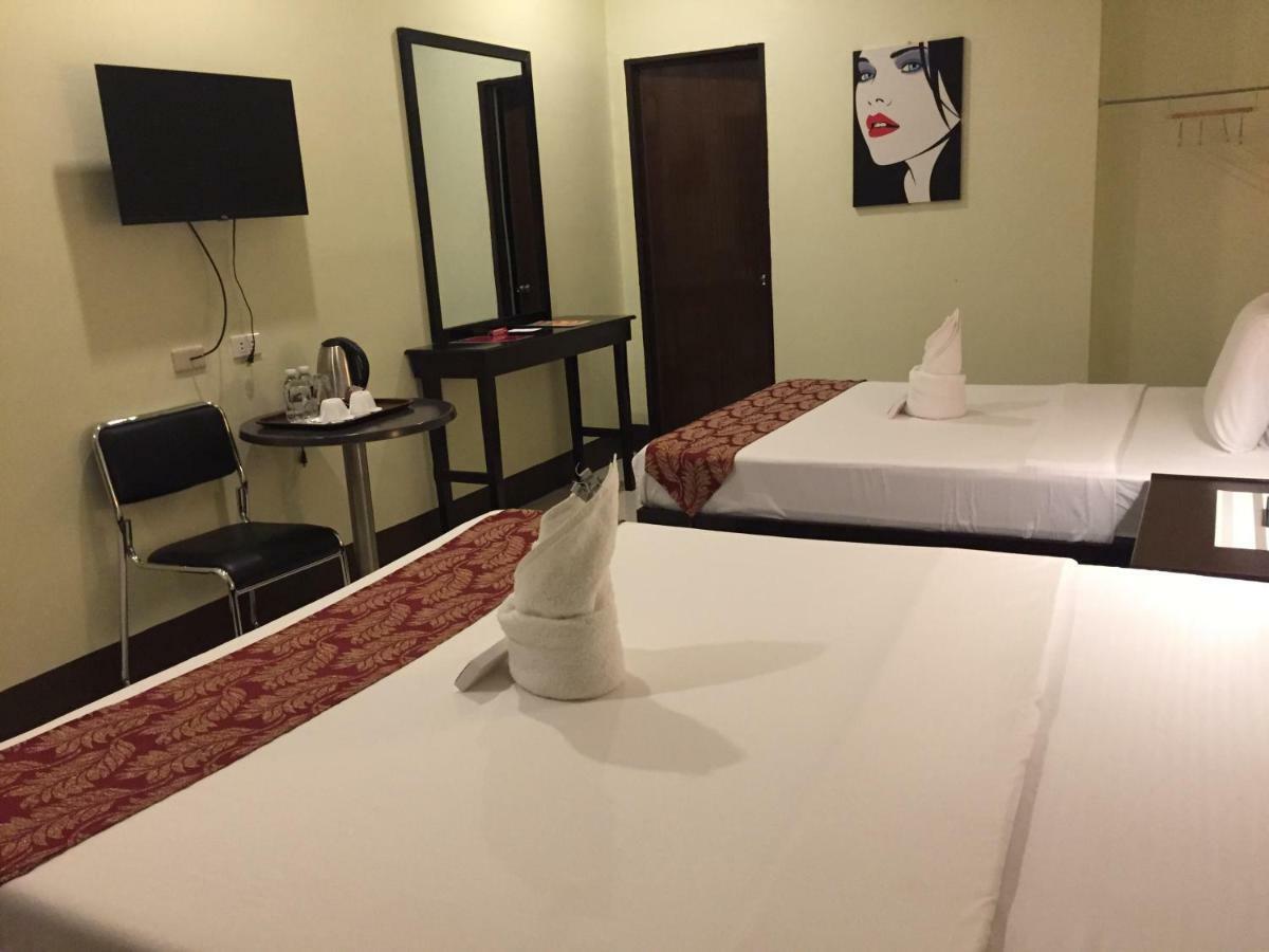 Hollywood Suites 제너럴 산토스 외부 사진