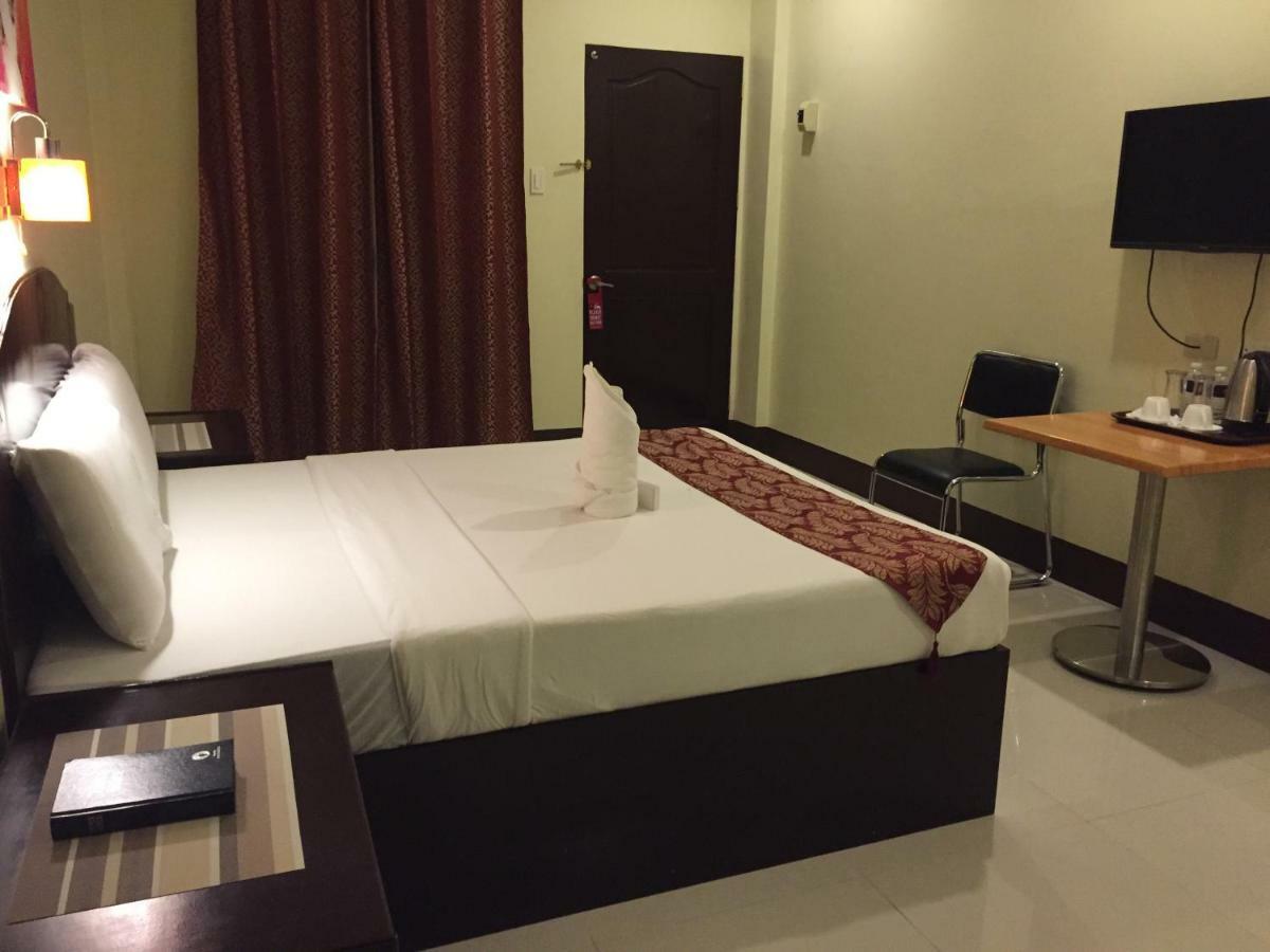 Hollywood Suites 제너럴 산토스 외부 사진